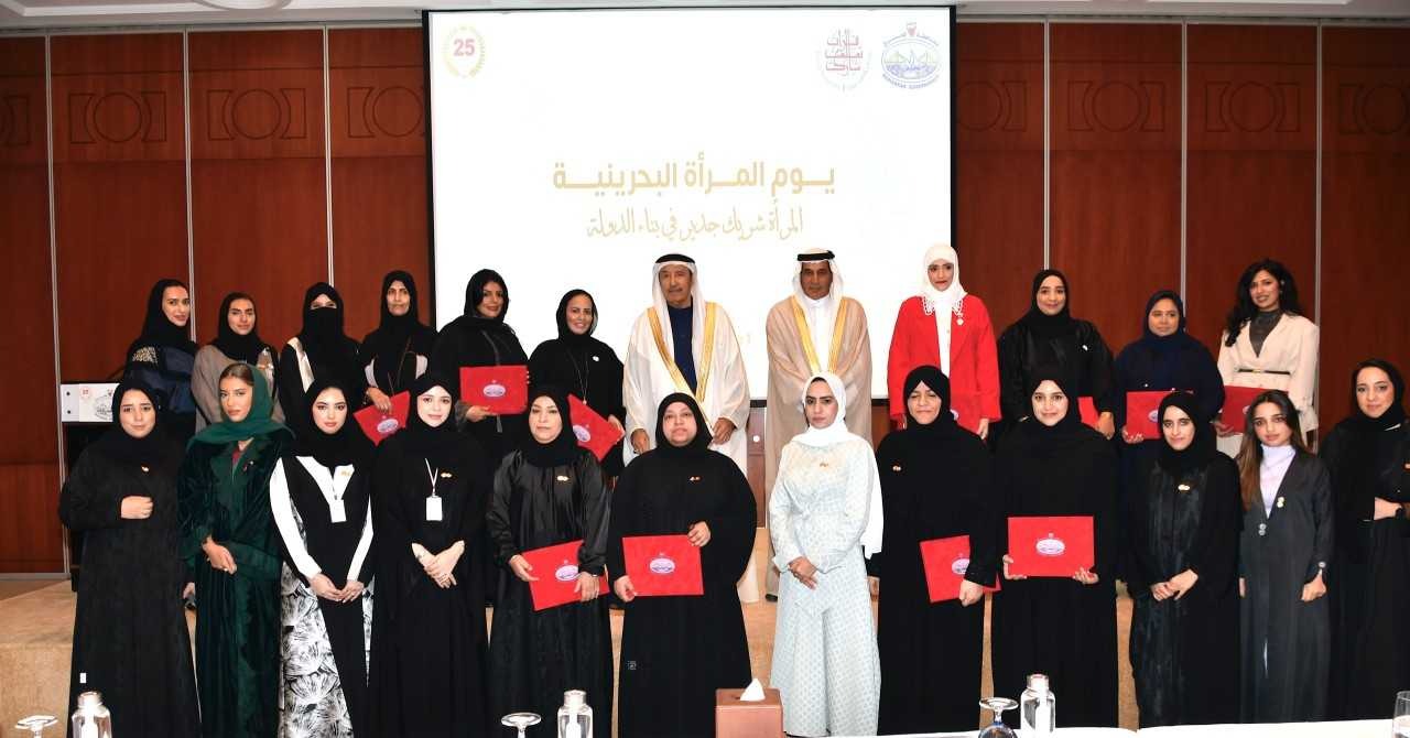 بمناسبة يوم المرأة البحرينية محافظ المحرق يكرم عدد من النساء المتميزات في المحافظة<